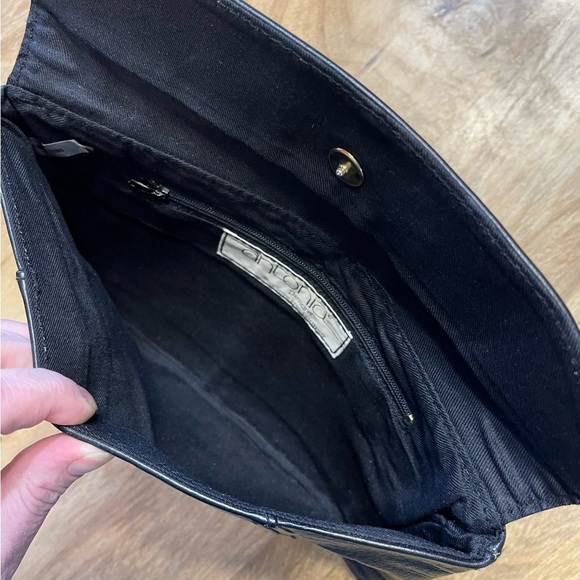 Simple Black Vintage Clutch - Picture 4 of 7